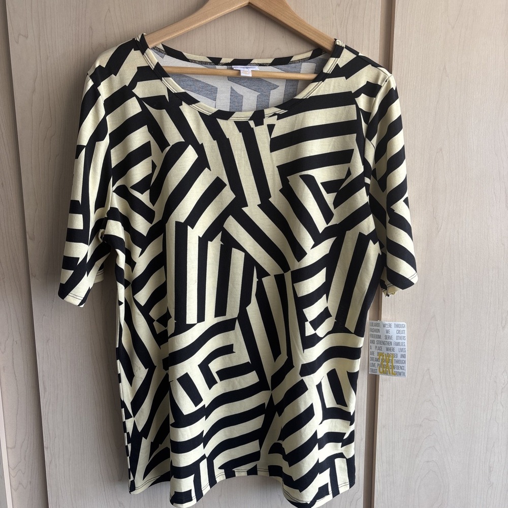 NWT LuLaRoe Black Ivory Fitted Short Sleeve Geometric Print Top Womens‎ 3XL